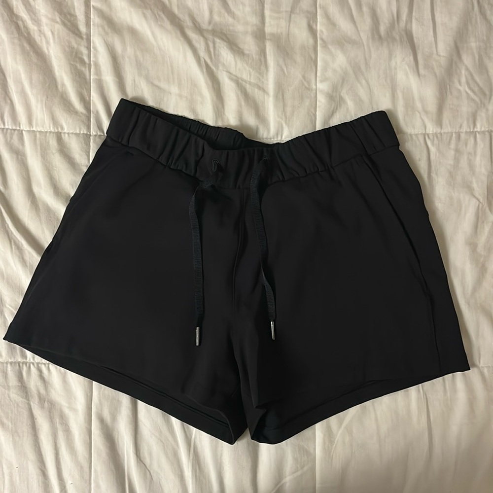 EUC Lululemon On The Fly Short *Woven *2.5" - Size 6 Black